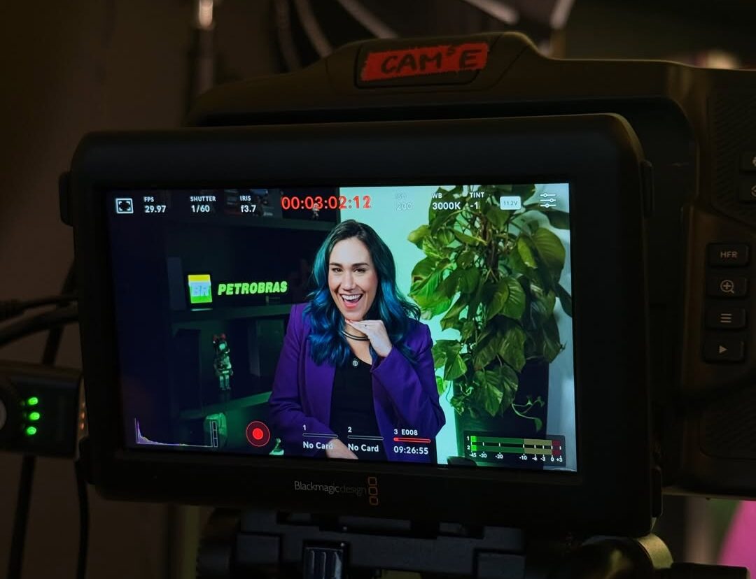 Cynthya durante uma gravação